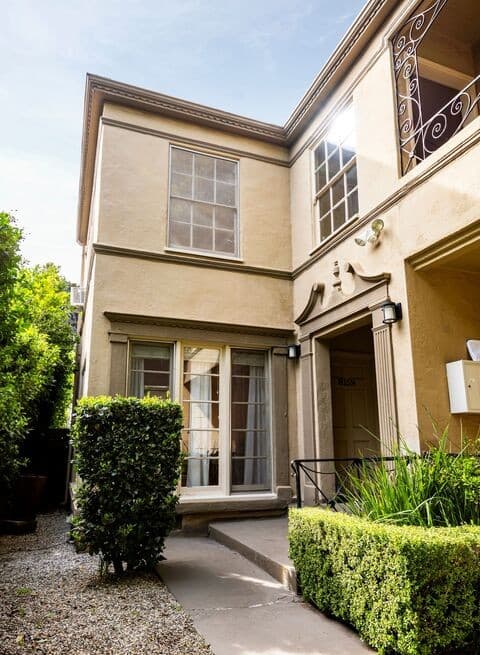 811 N Croft Ave, West Hollywood